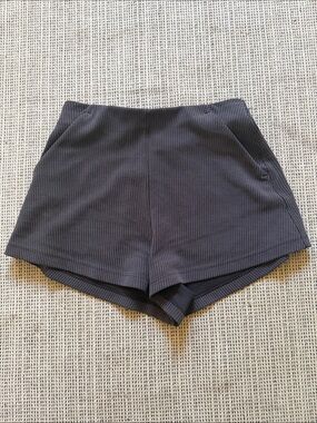 Women's Lululemon Ribbed High-Waist dark grey Softstreme HR Shorts sz 2